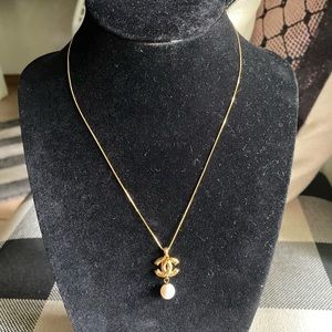 CC 18k gold with 6-7mm freshwater pearl pendant